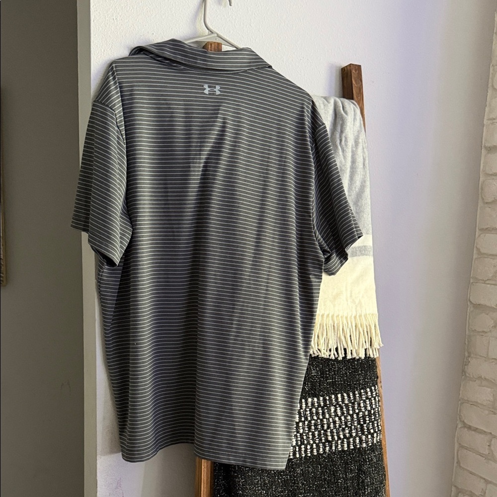 Under Armour Men's Polo Shirt in Gray Stripes - Picture 3 of 3